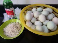 家庭版腌制咸鸭蛋的做法步骤1