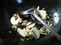 猪肉酸菜炒茭白的做法步骤8