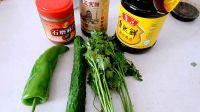 凉拌青椒黄瓜的做法步骤1