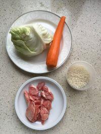 胡萝卜包菜绵粥的做法步骤1
